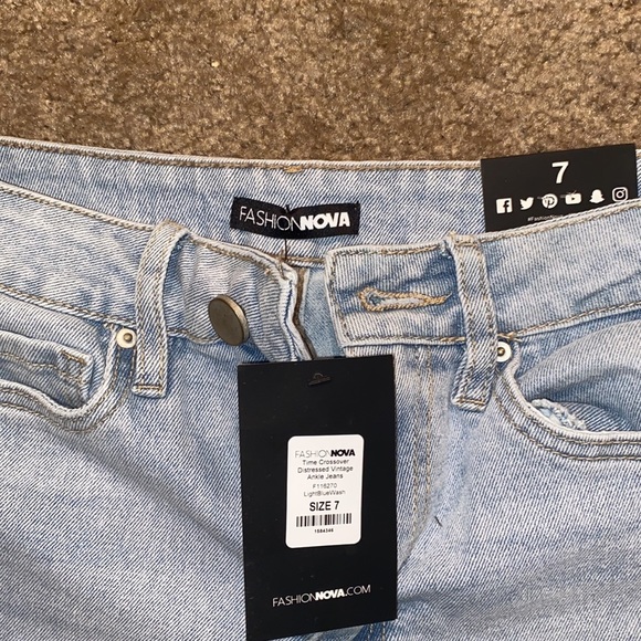 Fashion Nova jeans distressed denim - Picture 2 of 4